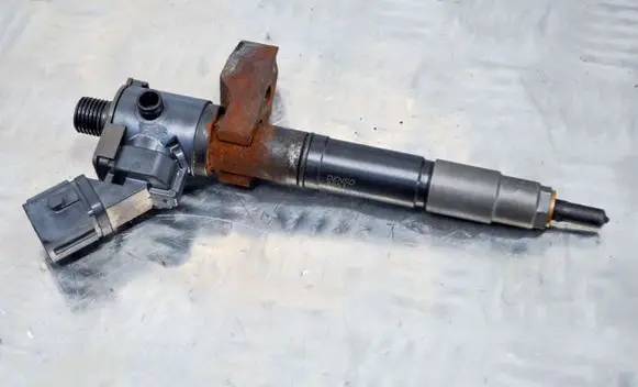 Volvo S60 Fuel injector 237001002R14091