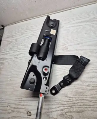 Volvo XC70 Front seatbelt 39865060