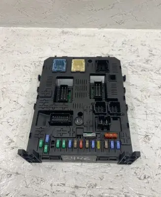 Peugeot 3008 I Fuse module 281197595