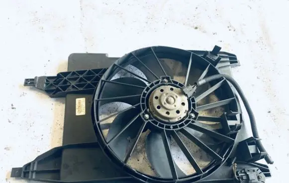 Renault Megane II Radiator cooling fan shroud 8200151465