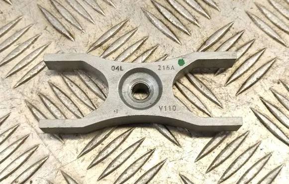 Audi A3 S3 8V Fuel Injector clamp holder 04L216A