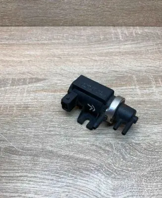 BMW 5 E39 Turbo solenoid valve 2246175 72190323