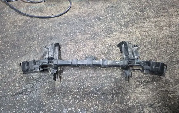 Land Rover Range Rover L322 Top upper radiator support slam panel DPC500010