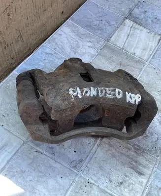 Ford Mondeo Mk III Front brake caliper