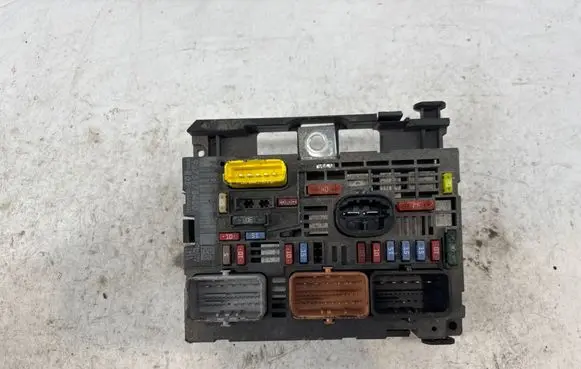 Peugeot 308 BSM Control unit 9675878480
