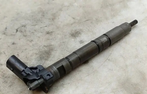 Seat Exeo (3R) Fuel injector 03L130277 090516 0445116