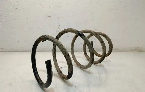 Toyota RAV 4 (XA40) Front coil spring 