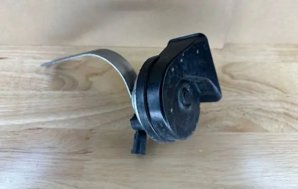 BMW Z4 E85 E86 Horn signal 61337184480 0055306 AM80S