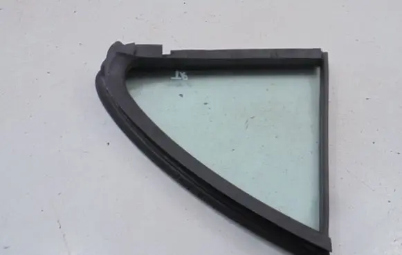 Nissan Almera Tino Rear side window