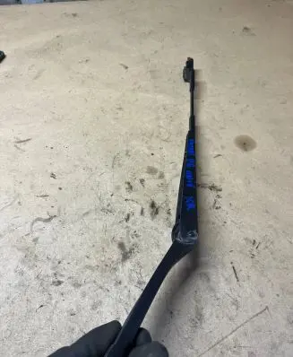 Volkswagen PASSAT B6 Front wiper blade arm 3C1955409D