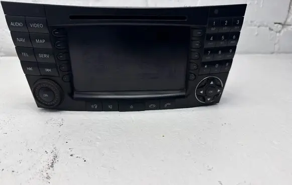 Mercedes-Benz E W211 Radio/CD/DVD/GPS head unit A2118700089 51093539