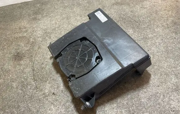 Audi e-tron Subwoofer speaker 9J1035915A P000157 04042023