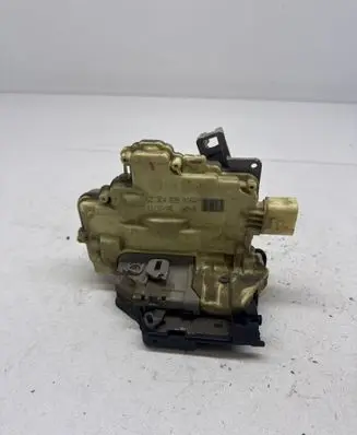 Volkswagen PASSAT B6 Rear door lock 3C4839016A