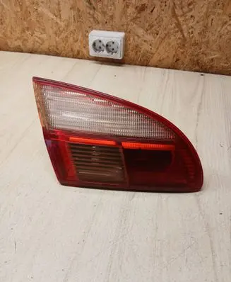 Toyota Avensis T220 Tailgate rear/tail lights 89022026