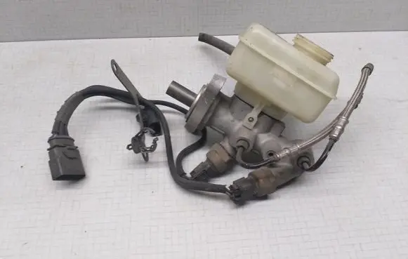 Audi A3 S3 8L Master brake cylinder 1J1611301B