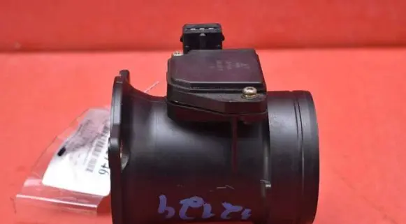Volkswagen PASSAT B5 Mass air flow meter LM1068