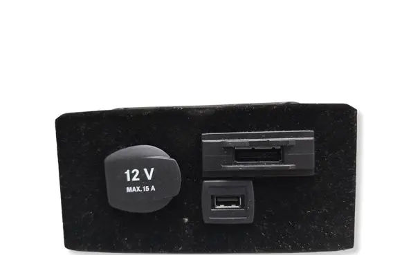 Mercedes-Benz CLS C218 X218 USB socket connector A2188210311