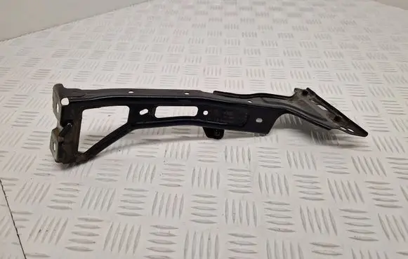 Audi A4 Allroad B9 Fender mounting bracket 8W0821135