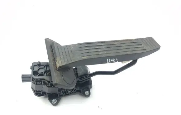 Toyota RAV 4 (XA50) Accelerator throttle pedal 7811042070