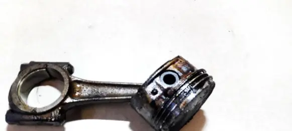 Citroen Xsara Piston with connecting rod