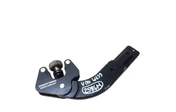 Mercedes-Benz Vito Viano W639 Sliding door middle roller runner A6397630147 ZGS00504W45