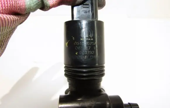 Jeep Patriot Windscreen/windshield washer pump 05152075AC