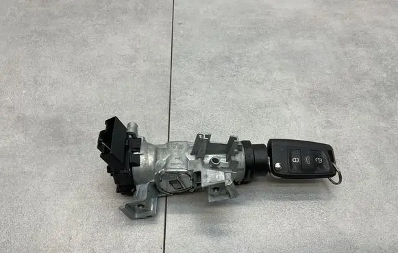 Volkswagen Polo VI Ignition lock 1K0905851 6RA905865B