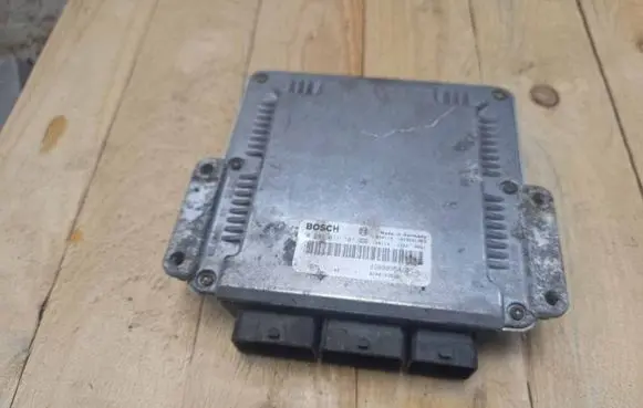 Renault Laguna I Engine control unit/module 0281011101