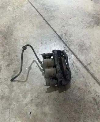 Mercedes-Benz Vito Viano W447 Front brake caliper 929003