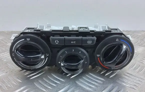 Peugeot 208 Climate control unit 96722483ZD T1013332G