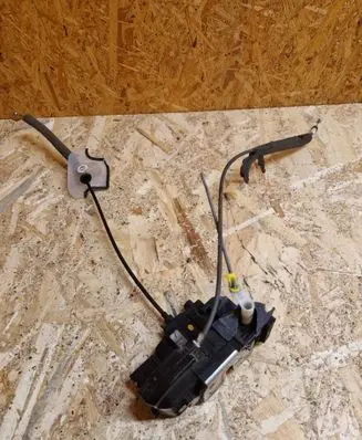 Nissan Qashqai Front door lock 41121