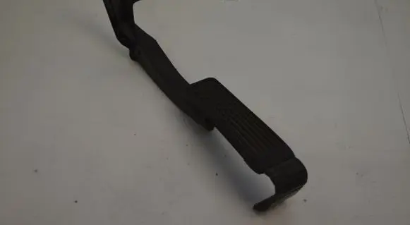 Mercedes-Benz E W210 Accelerator throttle pedal 2103010520
