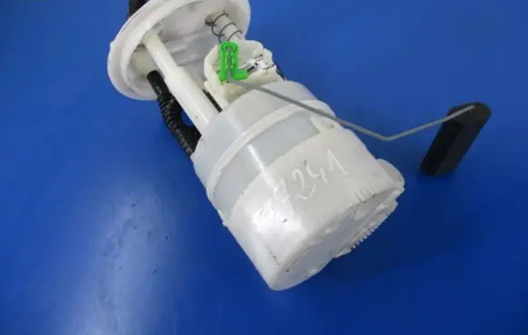 Renault Twingo II In-tank fuel pump 820368239