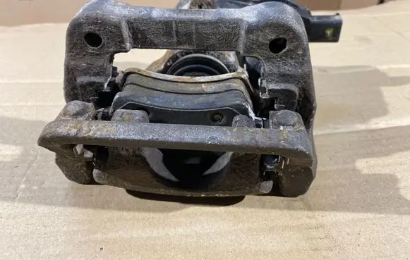 Land Rover Evoque I Rear brake caliper 32337647