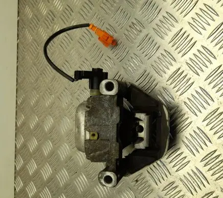 Audi A7 S7 4G Engine mount bracket T665