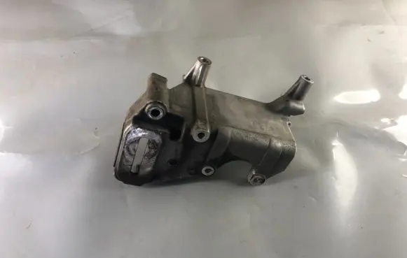 Mitsubishi Pajero Pinin Power steering pump mounting bracket 