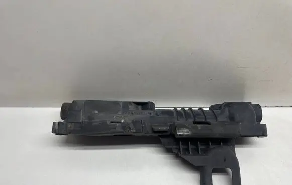 Radiator mount bracket