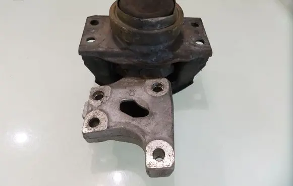 Citroen C4 I Engine mount bracket