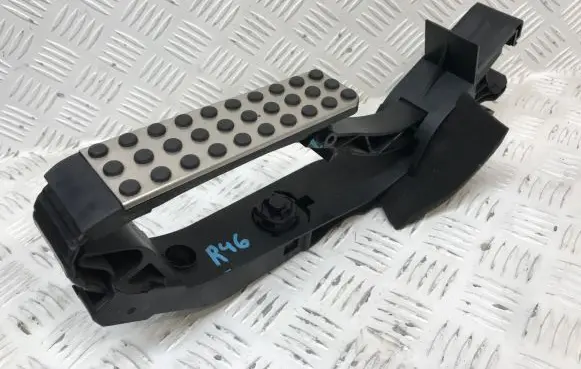 Mercedes-Benz E W211 Accelerator throttle pedal A1713000004