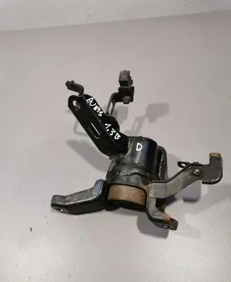 Toyota Auris 150 Engine mount bracket