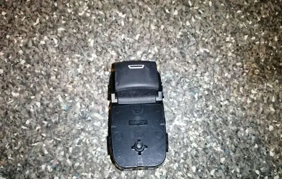 Buick Encore GX I Electric window control switch 84139701