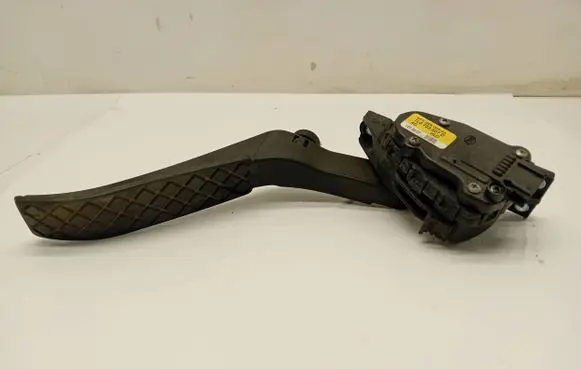 Volkswagen Touareg I Accelerator throttle pedal 7L0723507D 6PV00802624