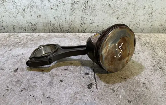 Dodge Challenger Piston with connecting rod