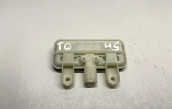 Mercedes-Benz CLS C218 X218 Tailgate/boot open switch button A2218702410