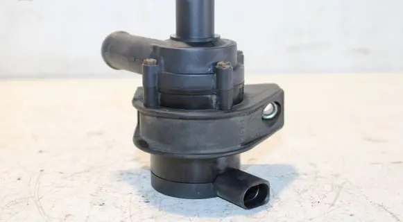 Volkswagen Golf V Electric auxiliary coolant/water pump 1K0965561F