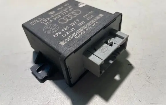 Audi A6 S6 C6 4F Headlight level height control switch 8P0907357F 5LA00837901