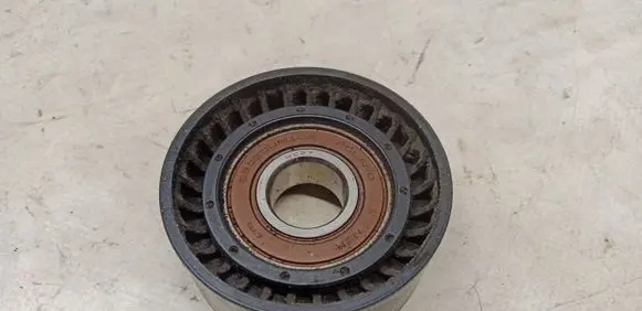 BMW 3 F30 F35 F31 Alternator belt tensioner pulley 000000470 6203DUM18A