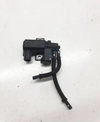 Toyota Corolla Verso AR10 Vacuum valve 258190R011 07T082 70051308
