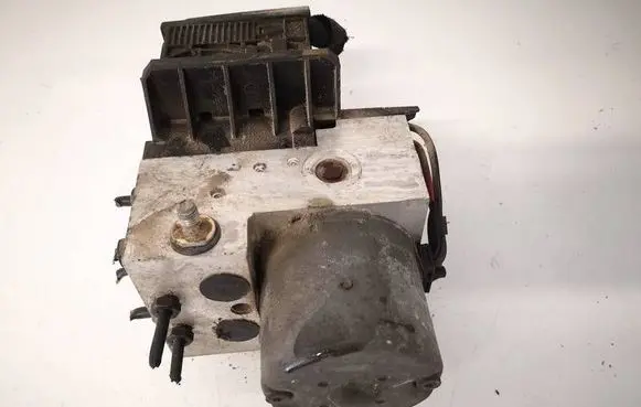Volkswagen PASSAT B5.5 ABS Pump 8E0614111T