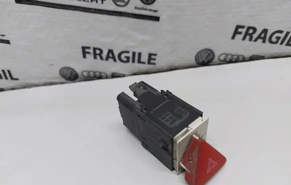 Volkswagen PASSAT B6 Hazard light switch 3C0953509